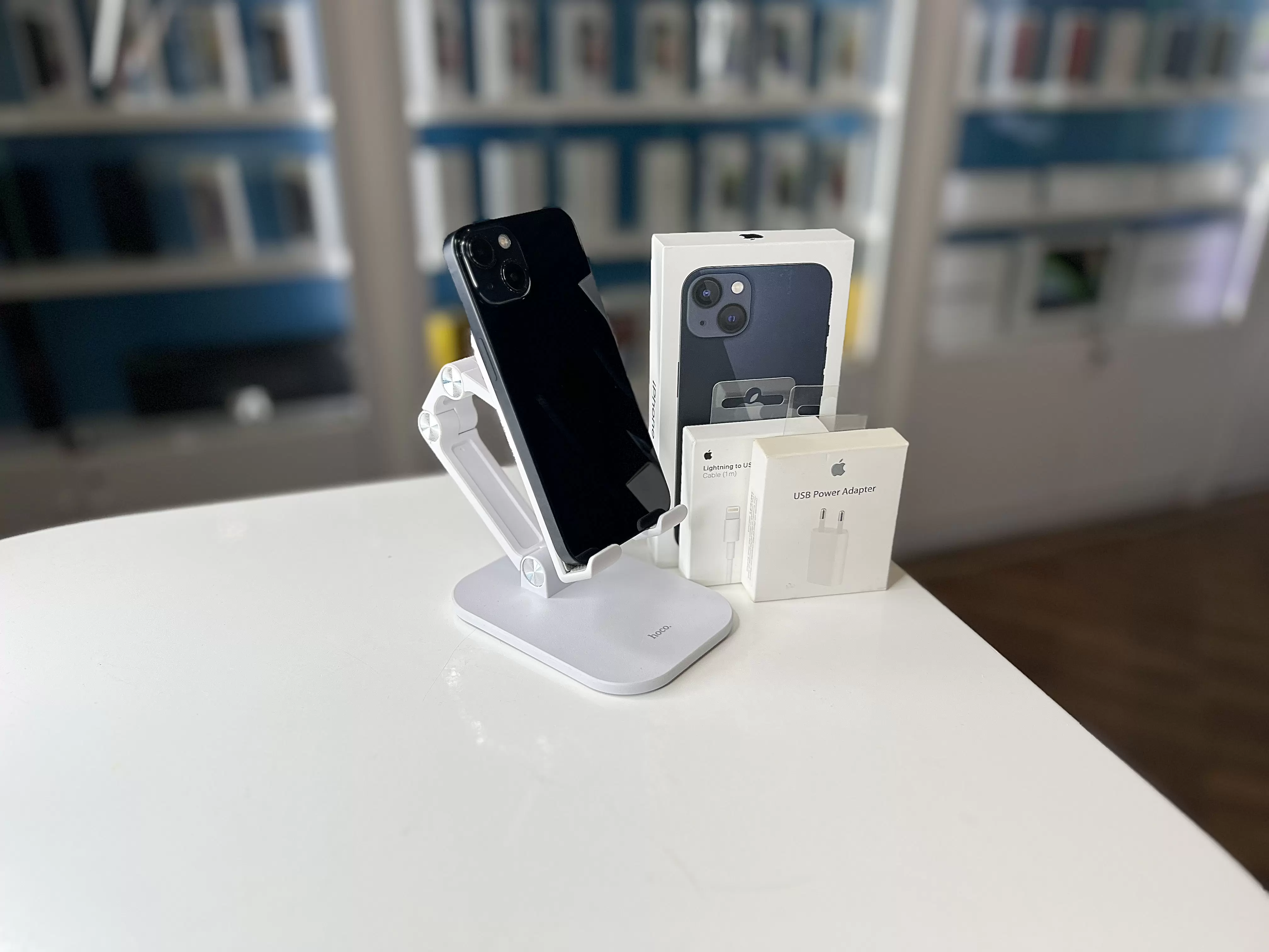 - Смартфон Apple iPhone 13, Тёмная ночь, 128 ГБ / 4536*