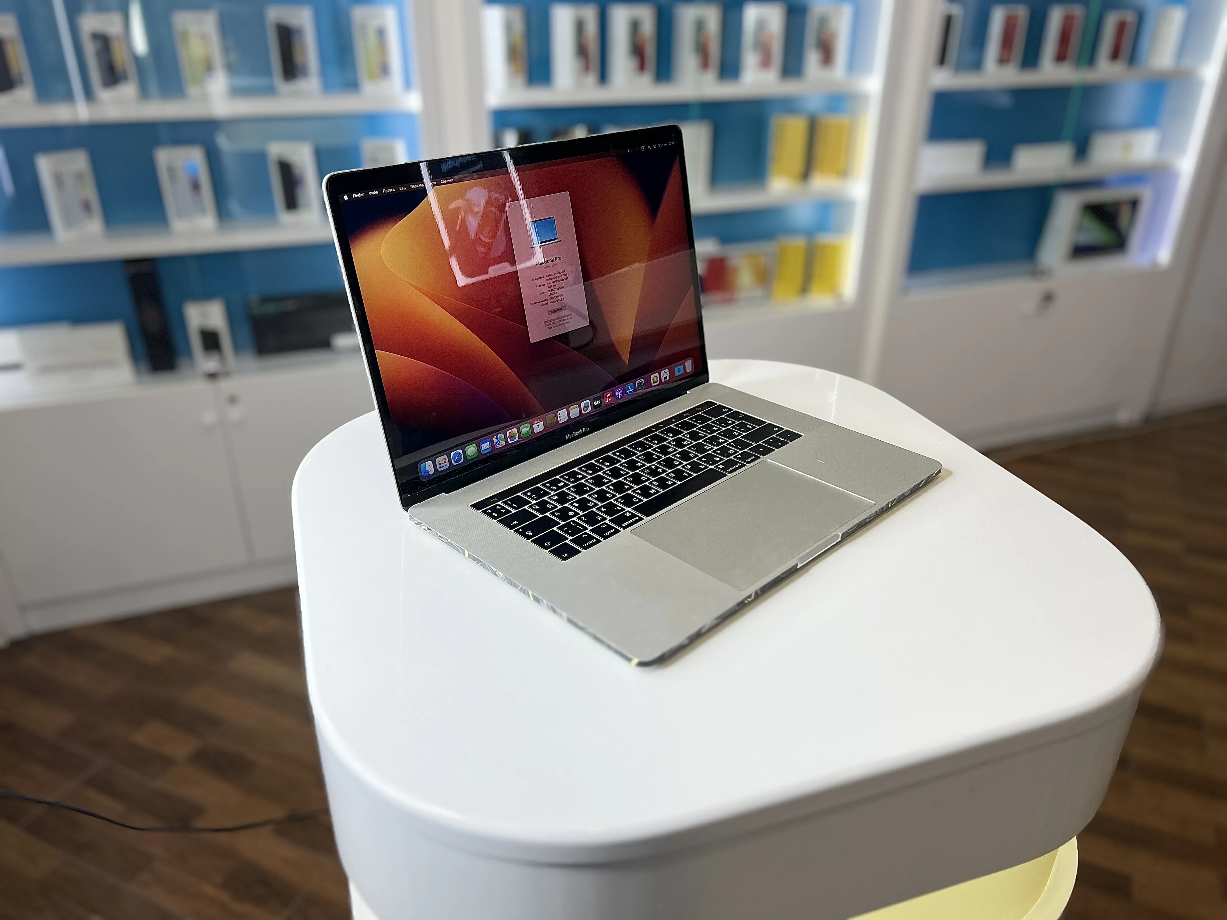 Ноутбук Apple Macbook Pro 15 2017 i7, Серебристый, 16/256ГБ / HTD7*