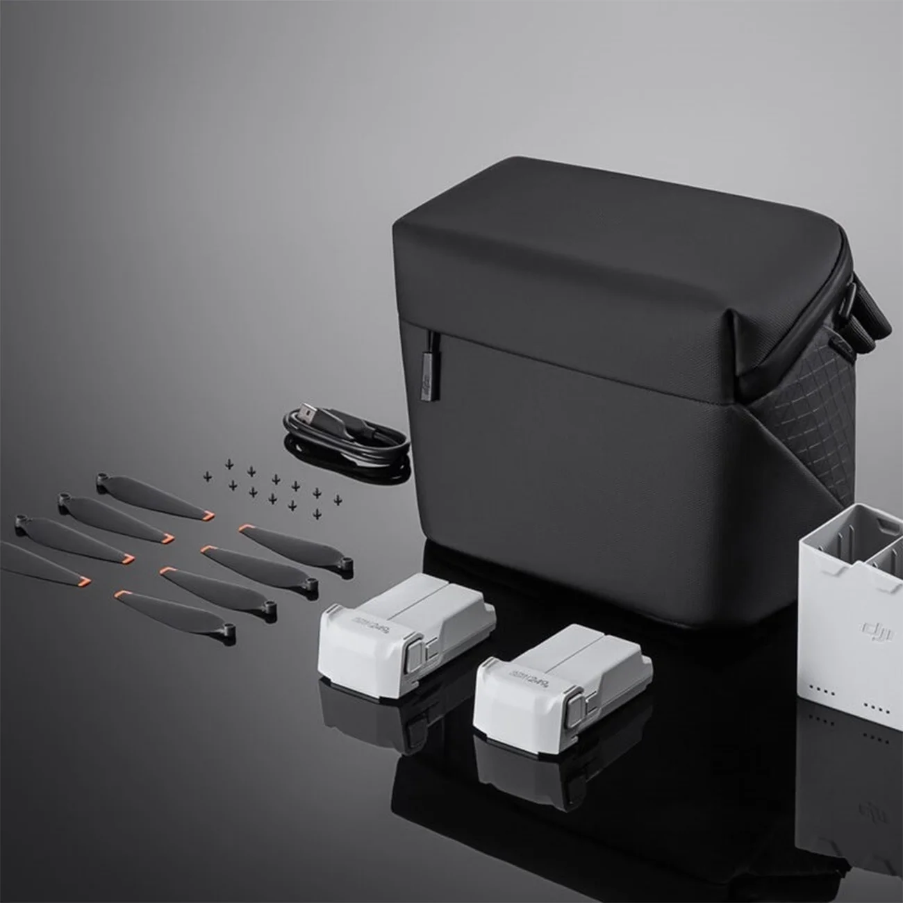 Набор аксессуаров DJI Mini 3 Pro Fly More Kit Набор аксессуаров DJI Mini 3 Pro Fly More Kit