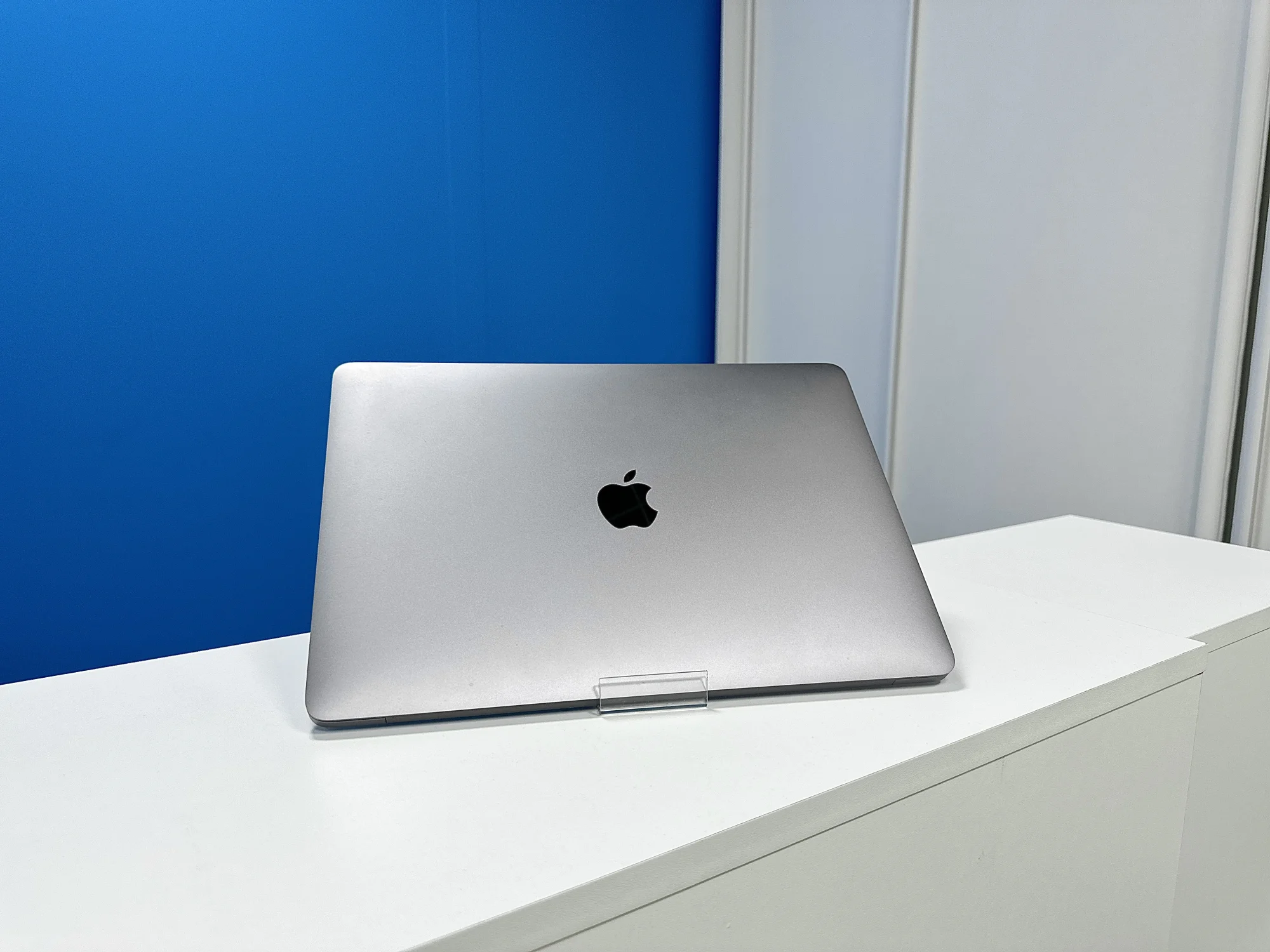 Ноутбук Apple MacBook Pro 13 2017, i5, тёмно-серый (Space Grey), 8/256 ГБ / HV2L* Ноутбук Apple MacBook Pro 13 2017, i5, тёмно-серый (Space Grey), 8/256 ГБ / HV2L*