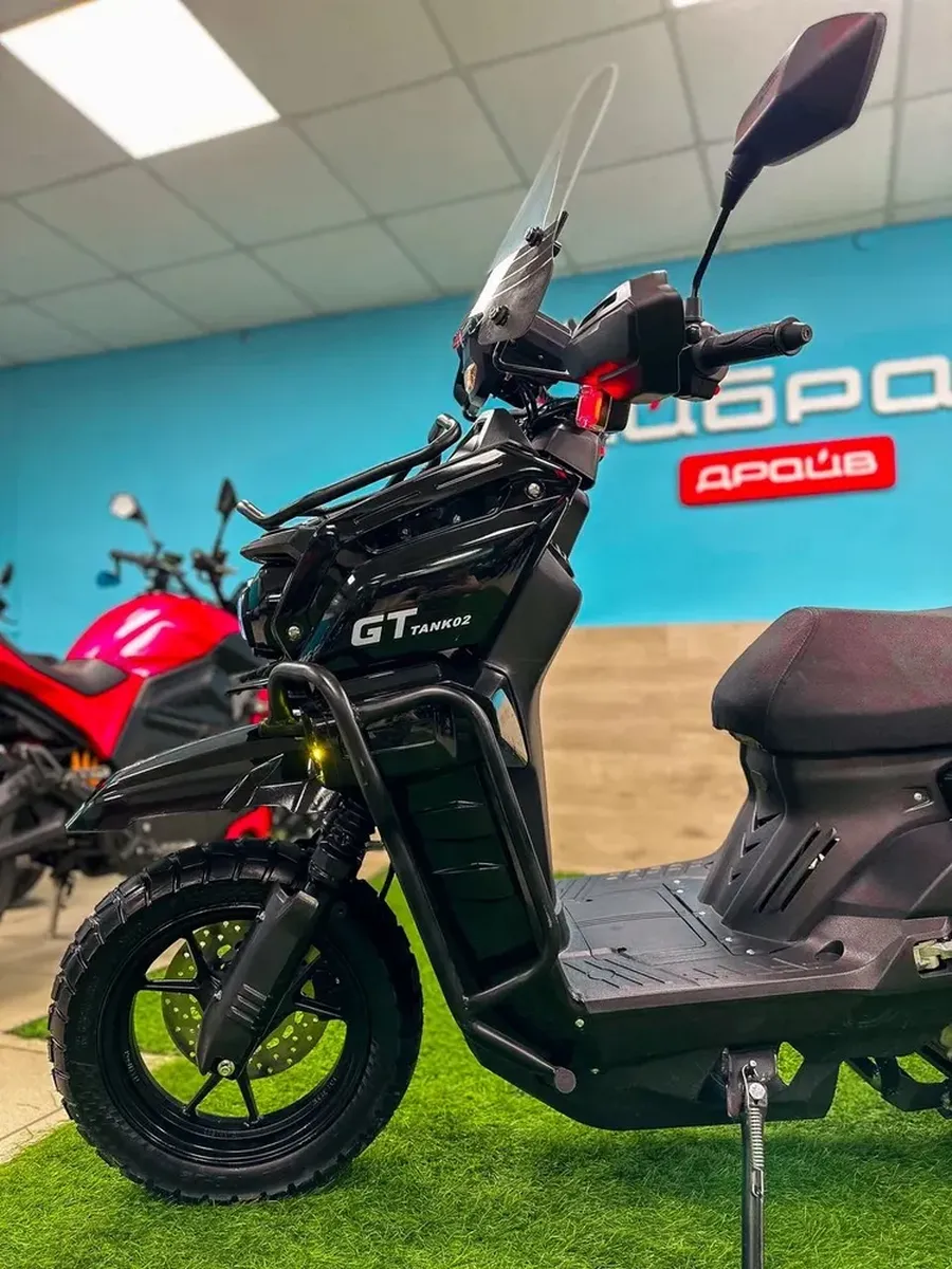 Скутер бензиновый GT Tank 2