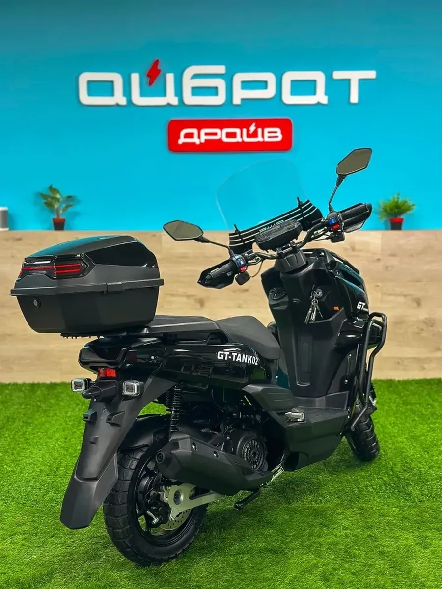 Скутер бензиновый GT Tank 2