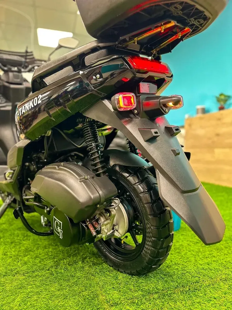 Скутер бензиновый GT Tank 2